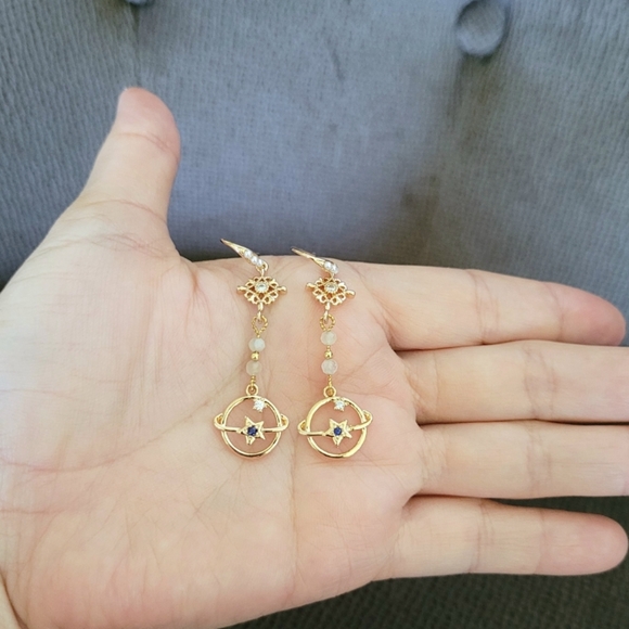 La Meno Saturn🪐 Dream😴 Earrings - Picture 7 of 14